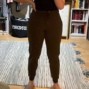 Lululemon On The Fly Jogger
